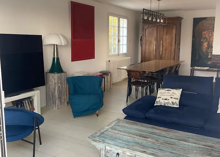 Holiday home Maison 16 Couchages, 10 Min De La *