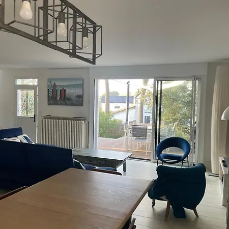 Holiday home Maison 16 Couchages, 10 Min De La